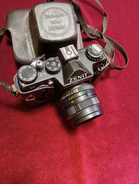 Фотоаппарат ZENIT-11 с объективом  Helios-44M-4.