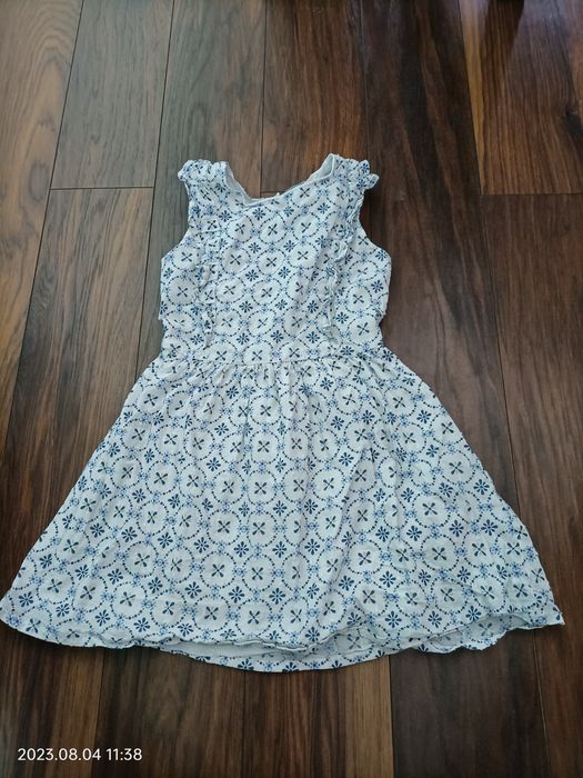 Różne sukienki dla dziewczynek