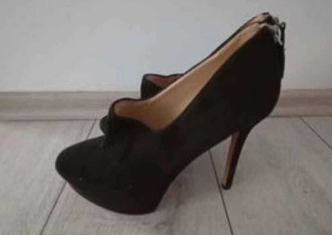 Czarne zamszowe botki nine west 8W (39)