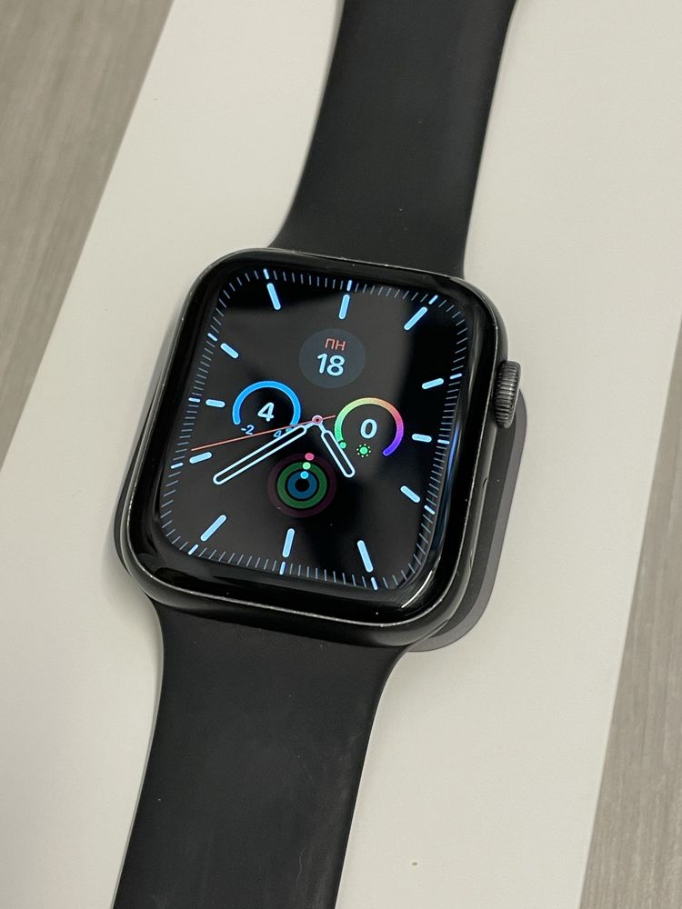 Apple Watch 4 44 mm GPS Space Gray/Bateria 85%/Bardzo dobry stan