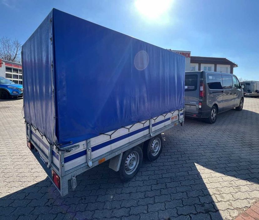 Przewóz osób, na lotniska, transport bus z lawetą lub przyczepą towar.
