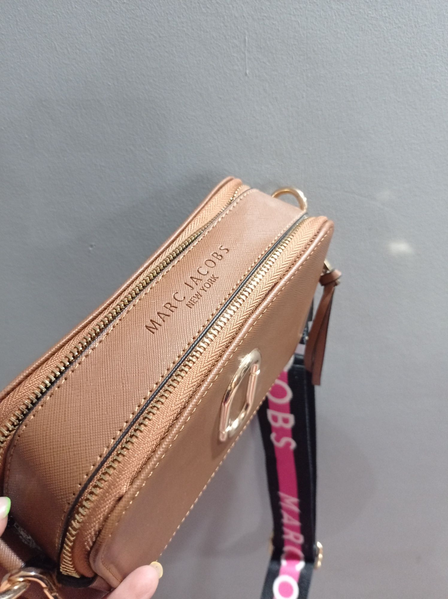 Torebka na ramię Marc Jacobs beż w odcieniu mokki