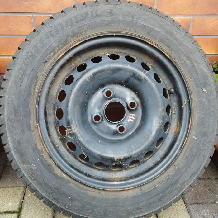 Na sprzedaż 2 felgi z oponami zimowymi 175/65R14 Kia Picanto