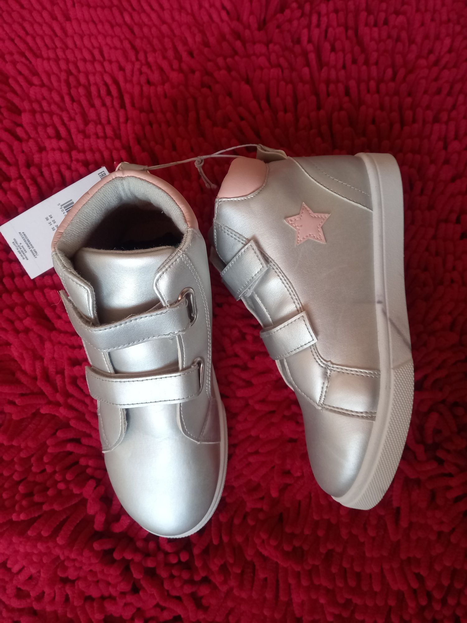 Buty botki za kostkę gwiazdki srebrne roz 34 nowe uszkodzone