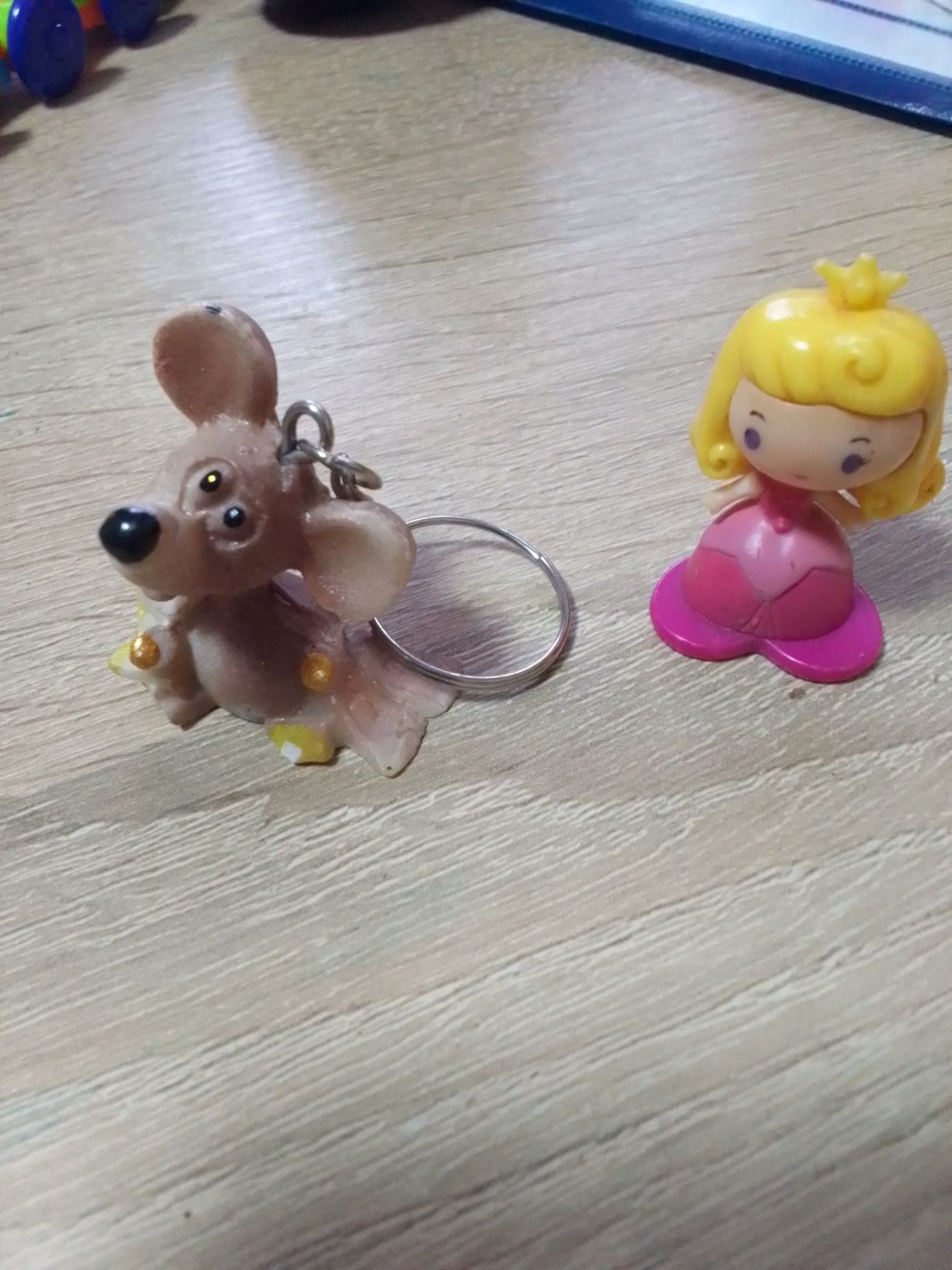 Іграшки: принцеси, мишка статуетка,іграшки з Макдональдс віддам