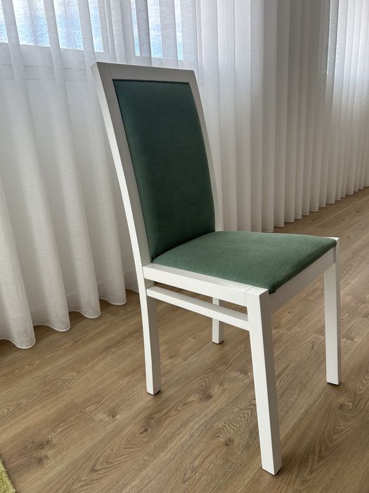 Mesa + 6 cadeirasem madeira com vidro, lacada a branco mate e cadeiras