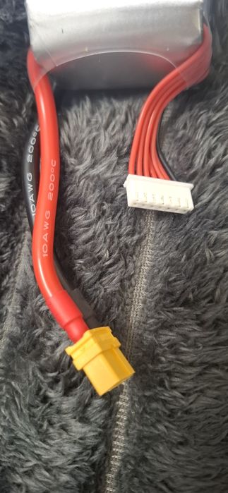 Акумулятор GNB 22.2V 4500mah 110C Li-Po 6S1P
Ємність: 4500mAh
Напруга: