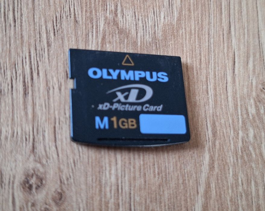 Aparat Olympus SP-570UZ, zoom 20x