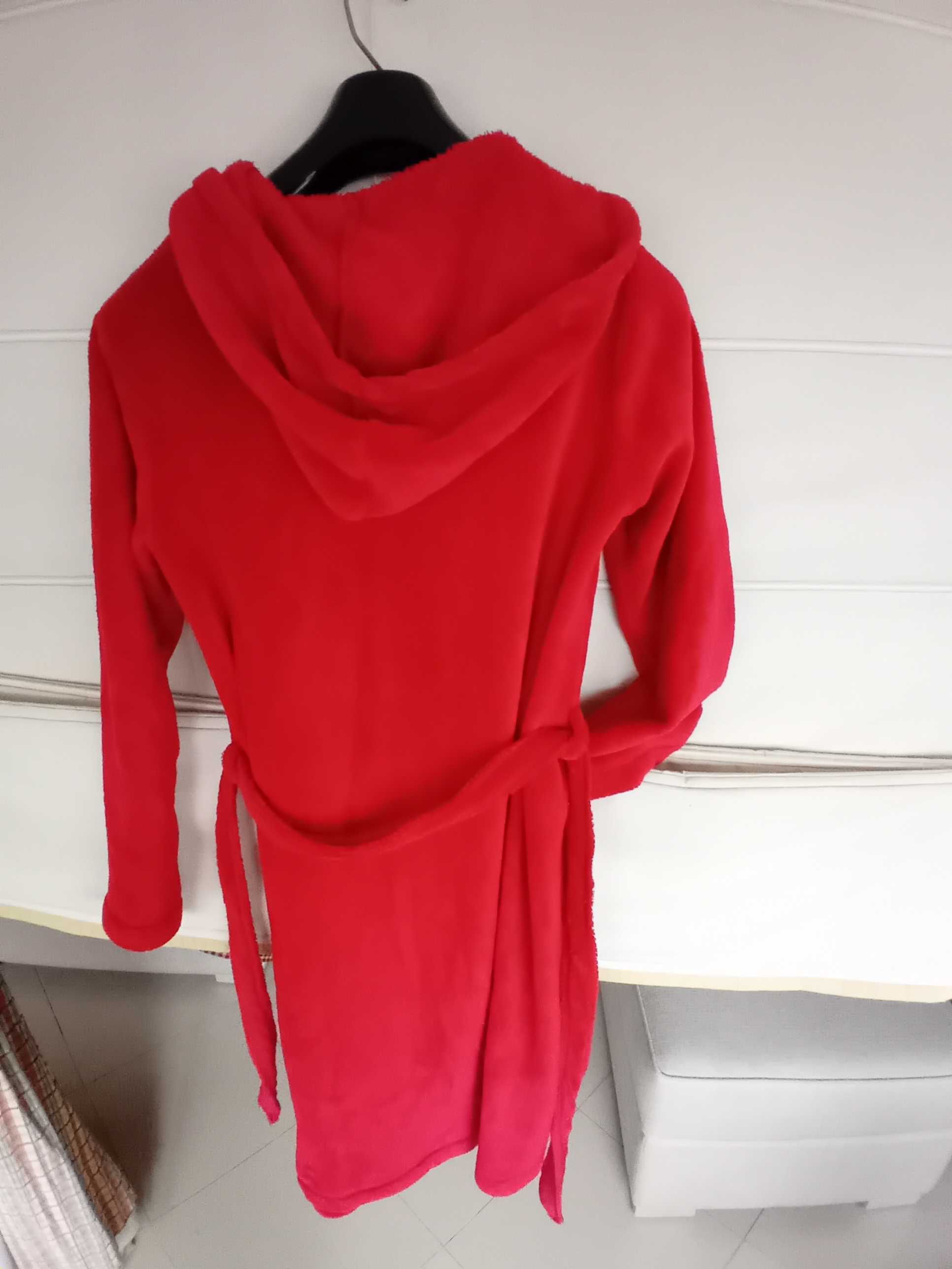 Roupão vermelho, rapaz, com capuz, tamanho S
