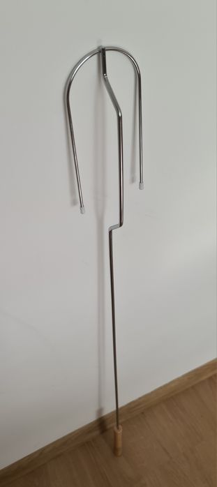 Szpikulec do kiełbasek na ognisko – metalowy, drewniana rączka 101,5cm