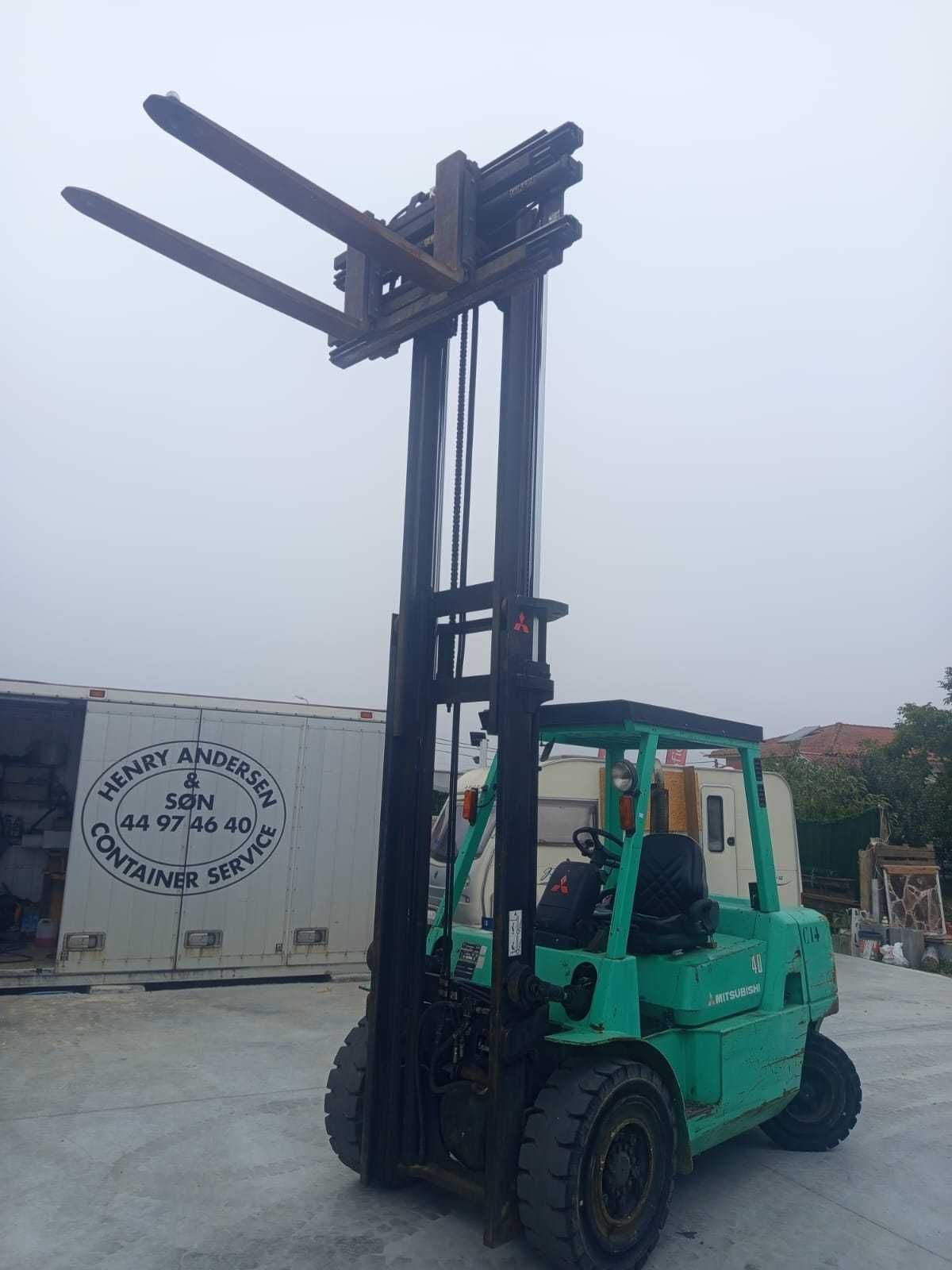 Empilhador Mitsubishi 4T abertura garfos lateral 1,80 mt