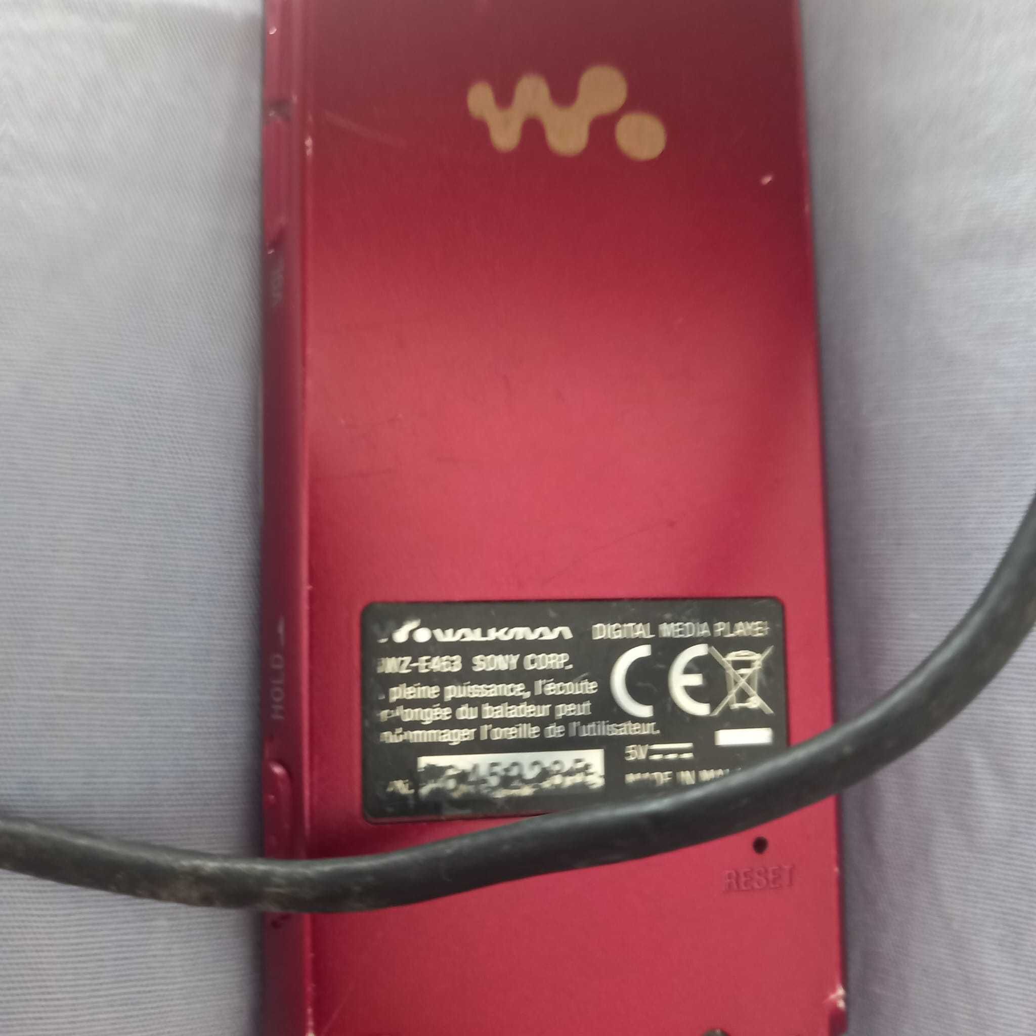 Mp4  Sony  ( com marcas de uso ) carregador e a funcionar.