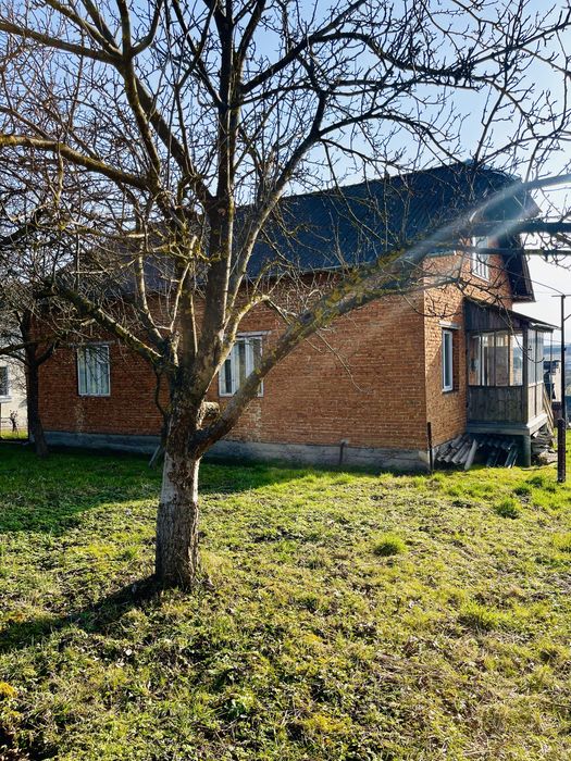 Продам будинок + господарські будівлі (на подвірї є криниця)