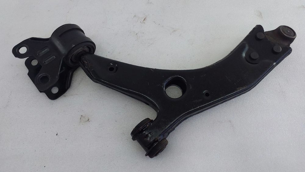 Braço de suspensão frente direito FORD Focus III