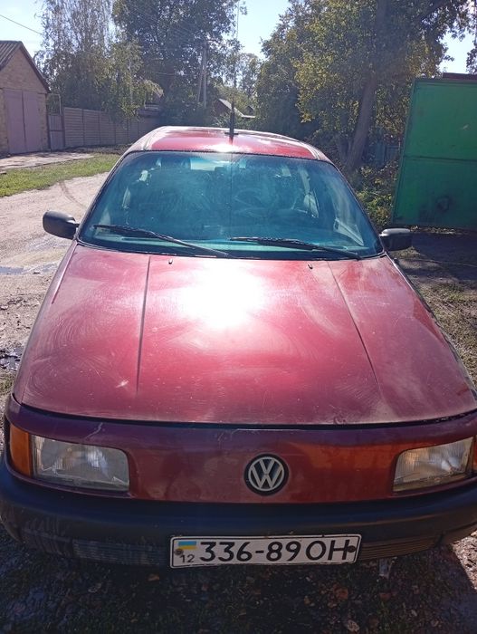 Продам пасат б4 універсал дизель заводиця працює всі питання по телефо