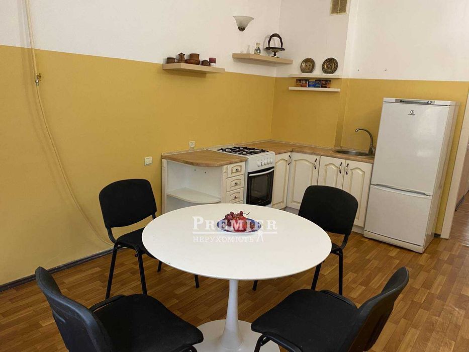 продам трихкімнатну квартиру 94 кв.м на Ак. Сахарова