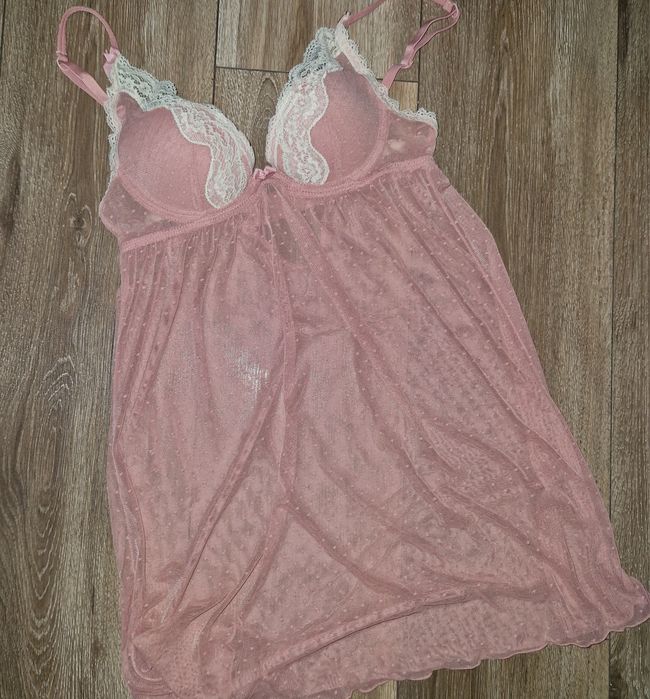 Oysho жіноча нічна сорочка (пеньюар) Бюстгальтер
Новенька, жодного раз