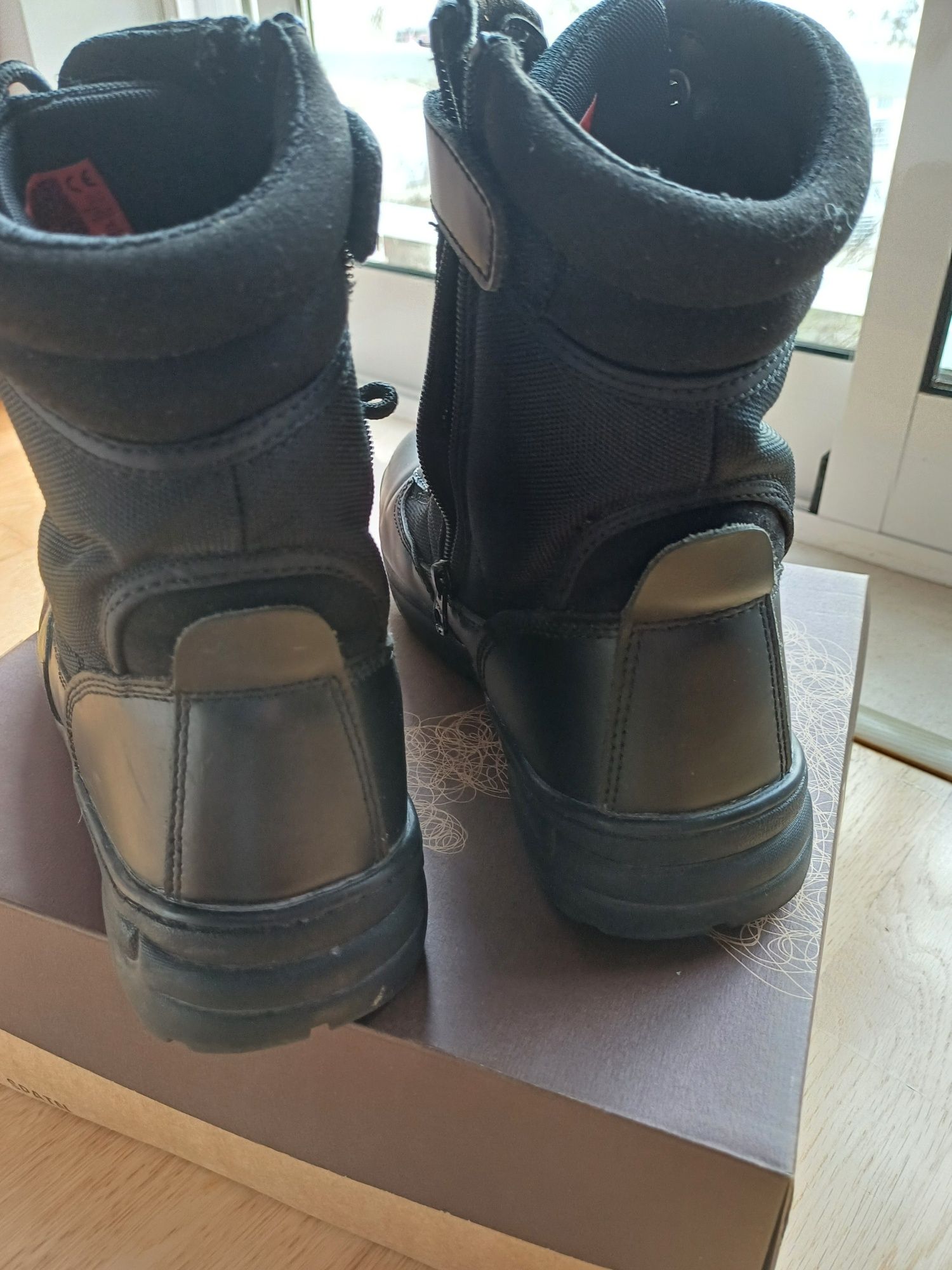 Bota estilo militar