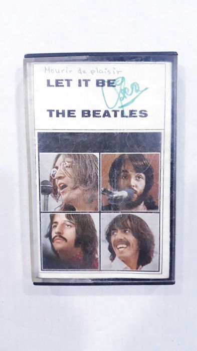 Cassete vintage Beatles. Let it be