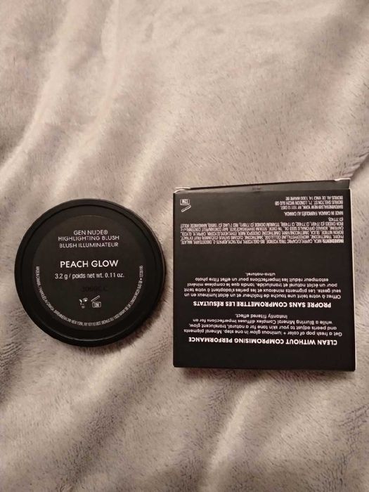 Rozświetlacz i róż do policzków bereMinerals peach glow