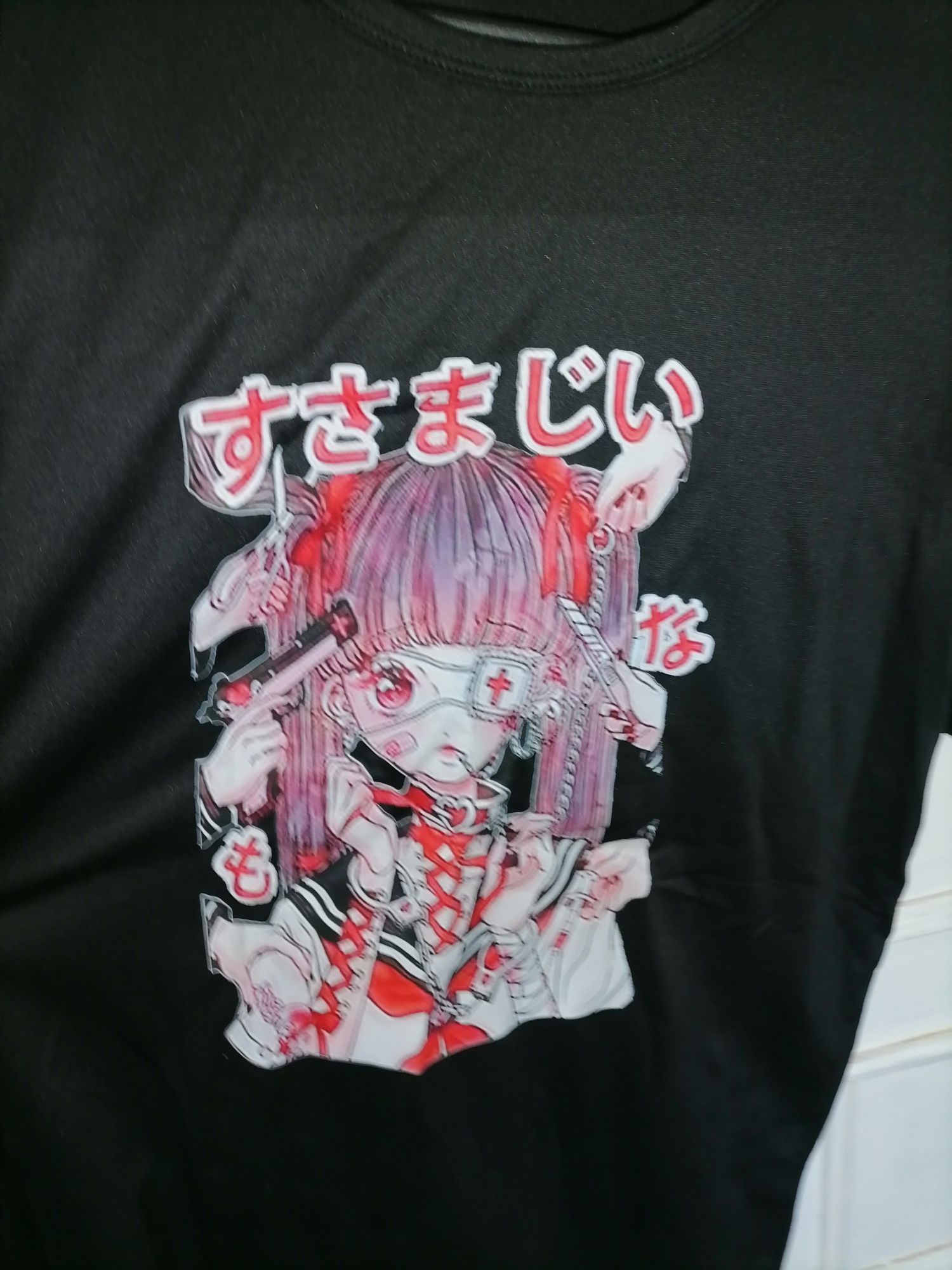 Różowa koszulka anime