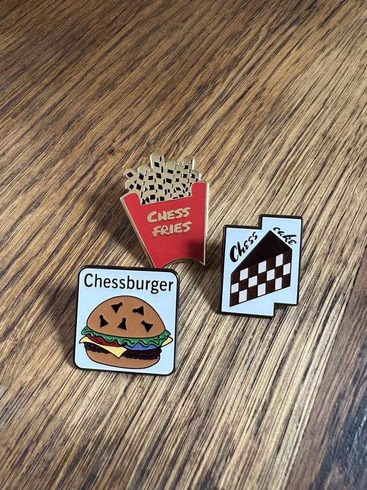 Пін значок «Чесбургер», Шаховий значок подарунок