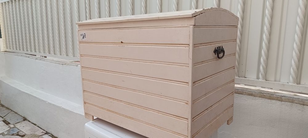 Arca ,baú  em madeira maciça