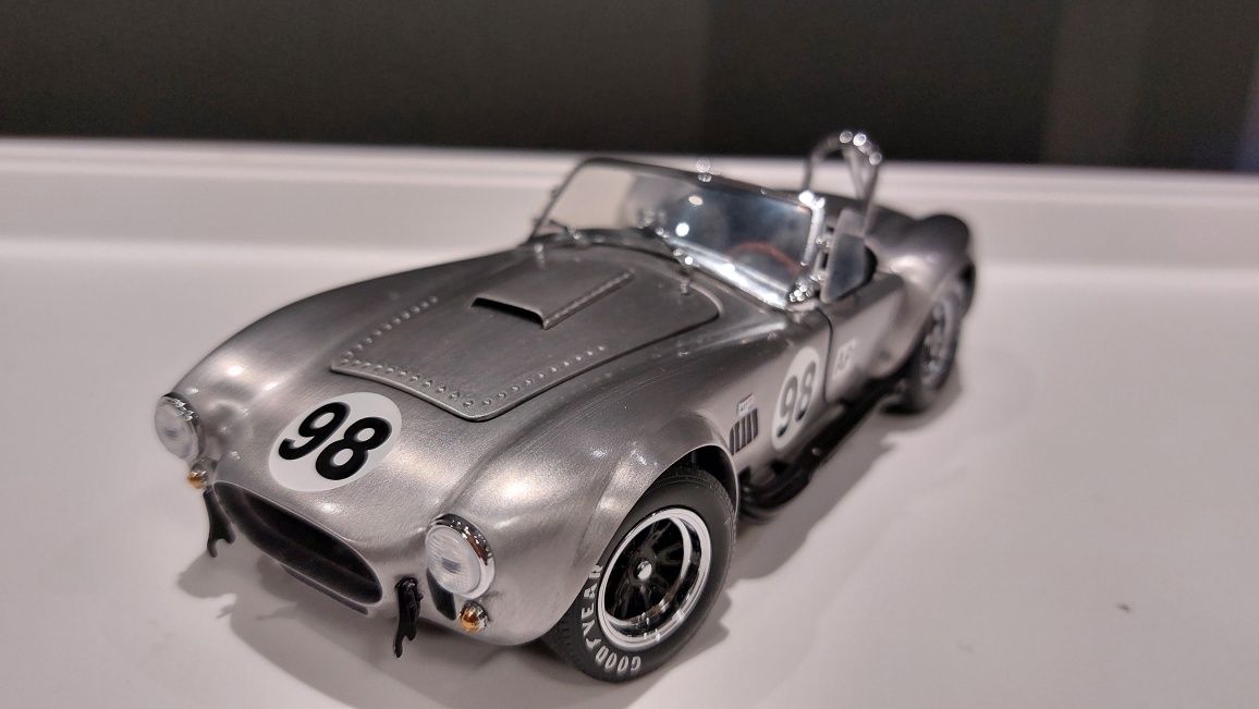 Модель 1:24 Shelby Cobra