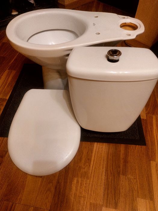 Продам унітаз разом зі змішувачам в ванну