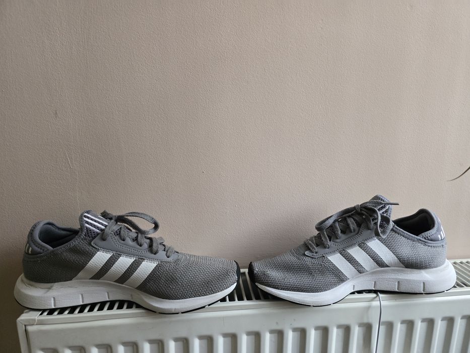 ADIDAS SWIFT RUN X
Męskie, Sneakersy