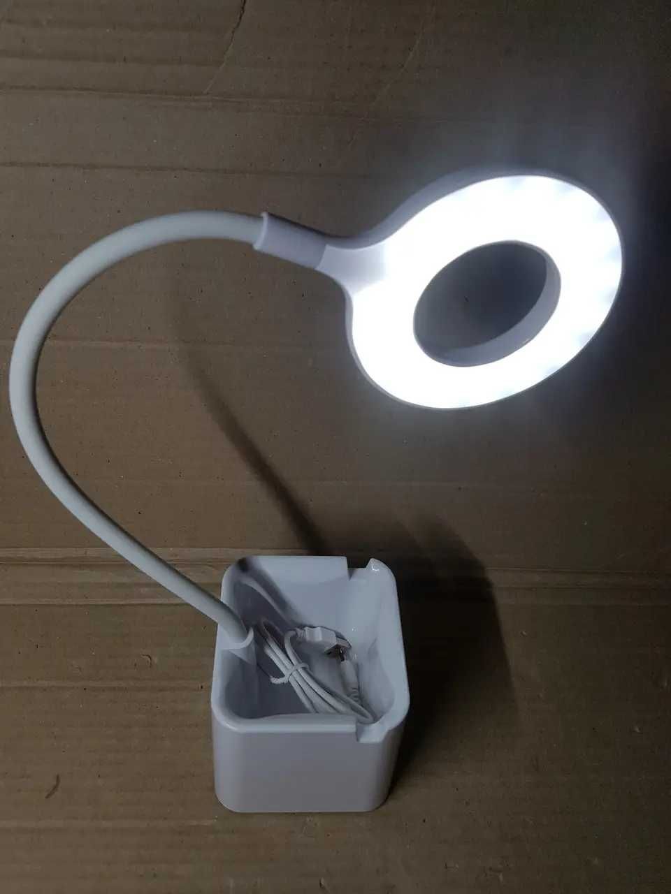 Настільна лампа на акумуляторі біла 3 рівні яскравості