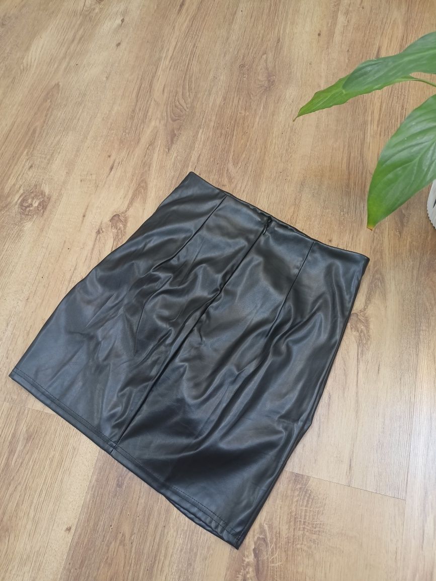 Czarna spódniczka skórzana XS mini kopertowa krótka spódnica