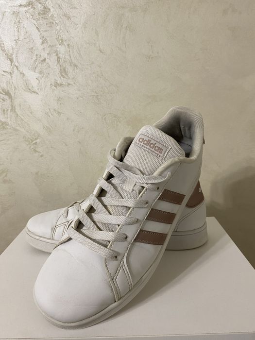 Жіночі кросівки Adidas Grand Court