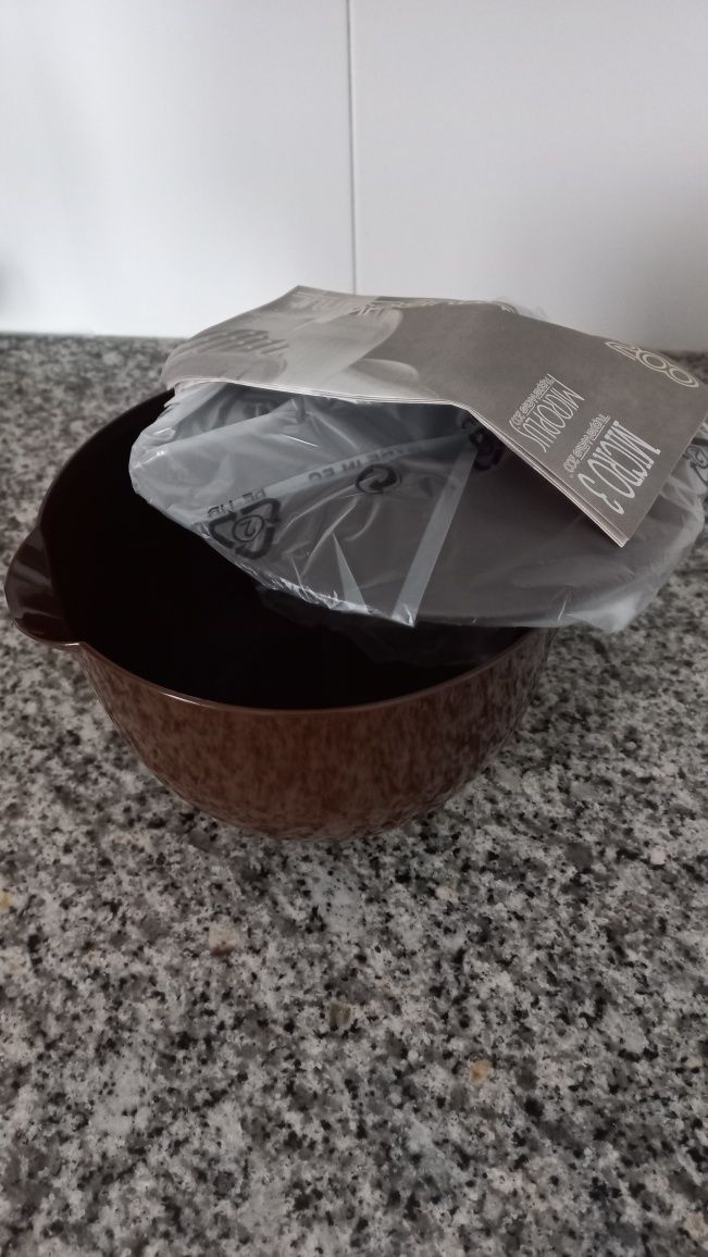 Bule tupperware castanho