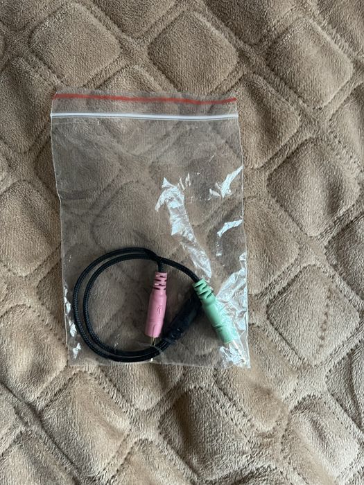 Продам ігрові навушники з мікрофоном та червоною підсвіткою