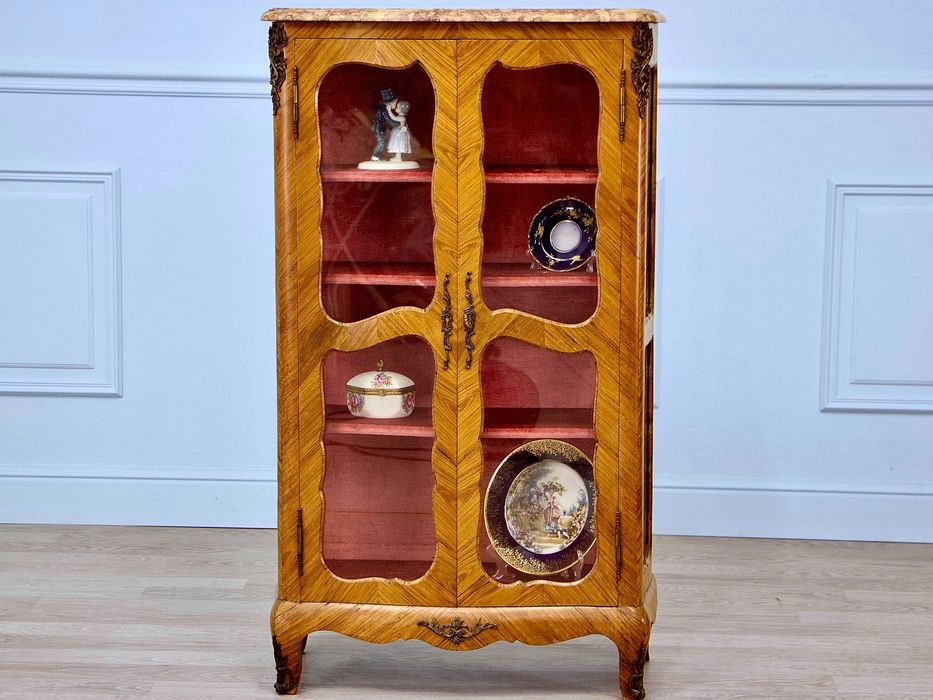 Антикварна шафа, вітрина. Антикварный шкаф, витрина.