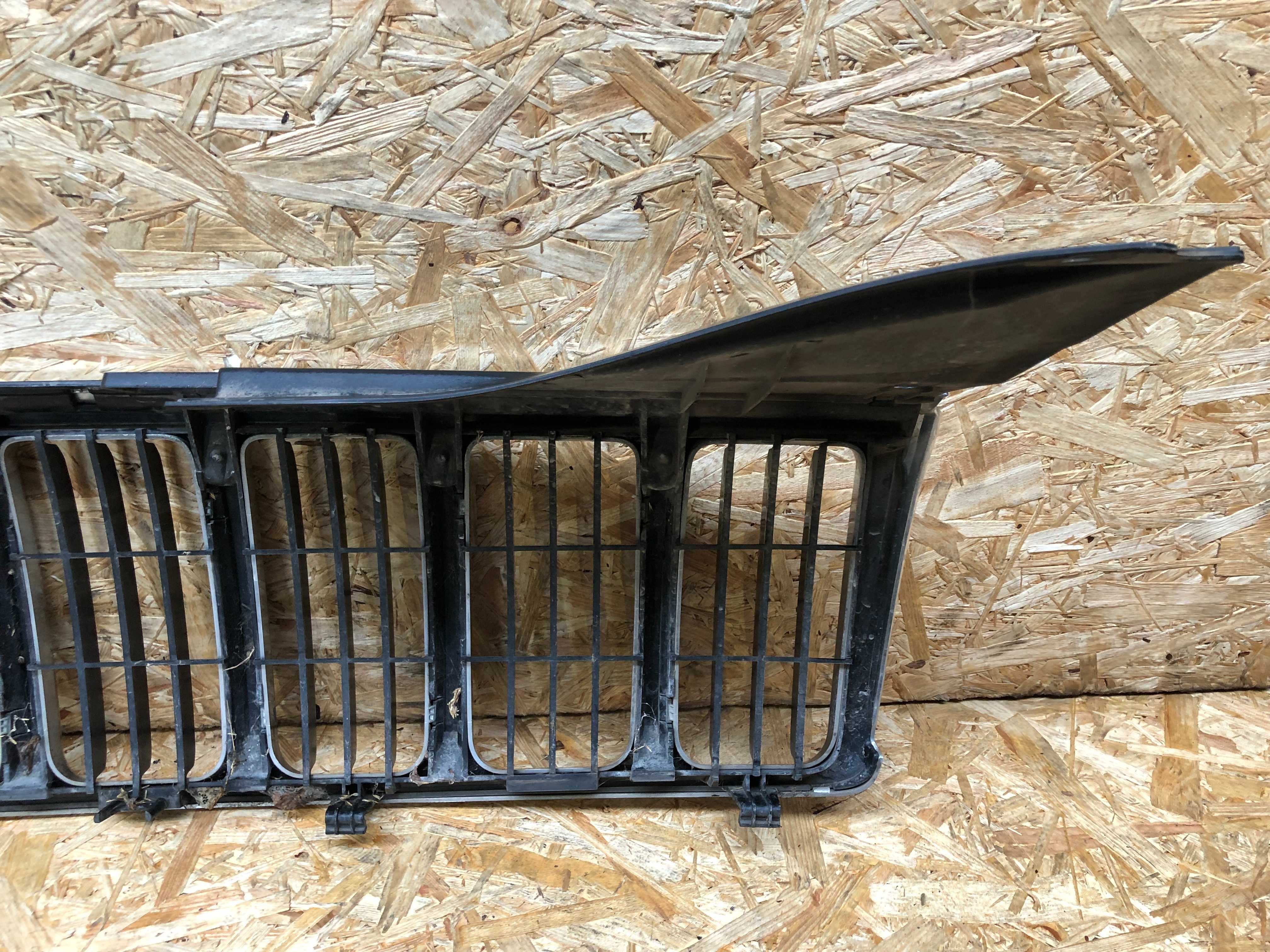 Grill/atrapa/kratka zderzaka Jeep Grand Cherokee