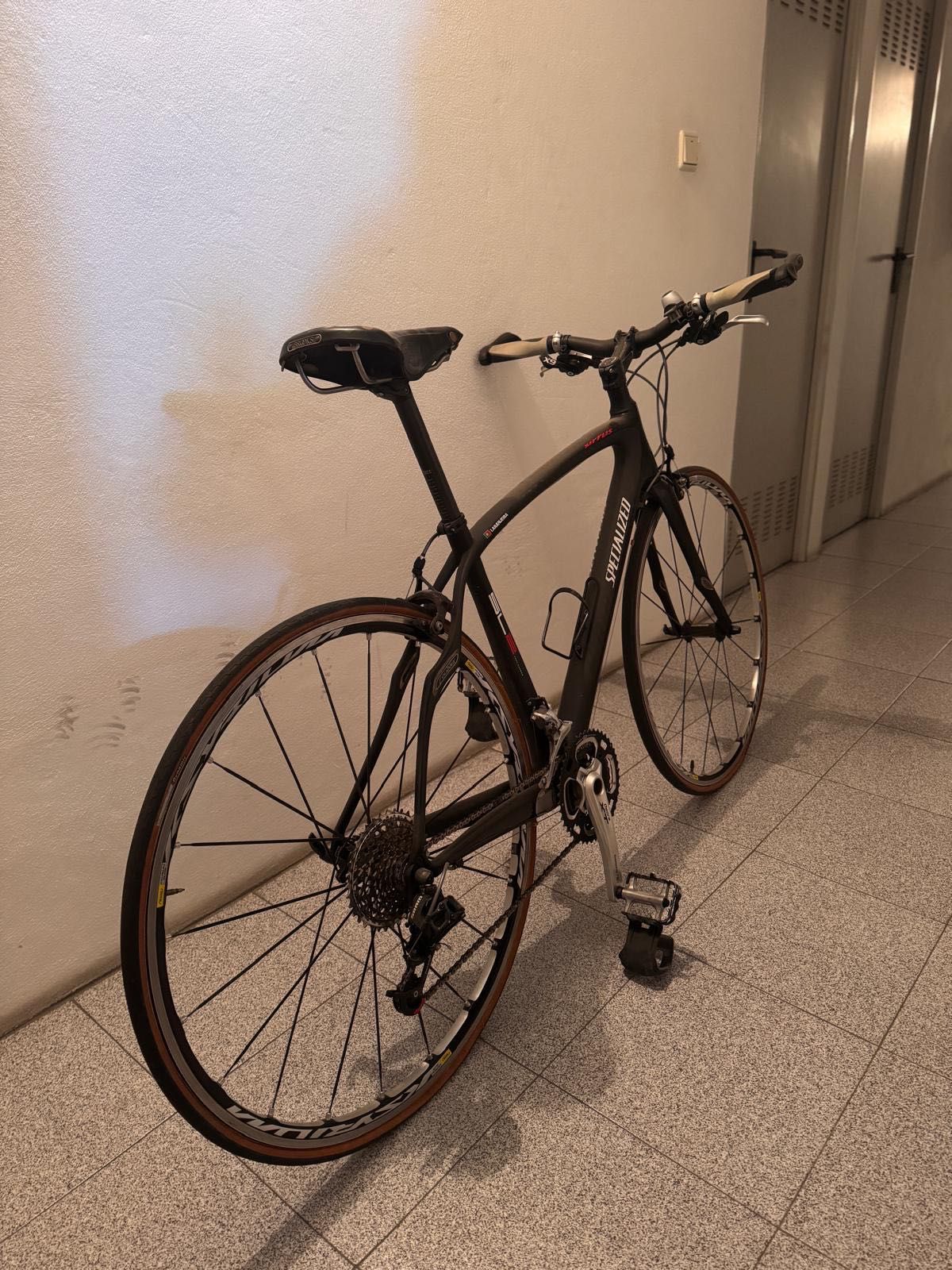 Bicicleta Specialized em carbono