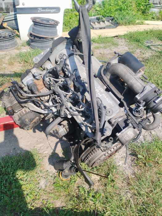 Двигун Мотор Двигатель Renault Laguna Trafic Scenic Opel Vivaro 1.9