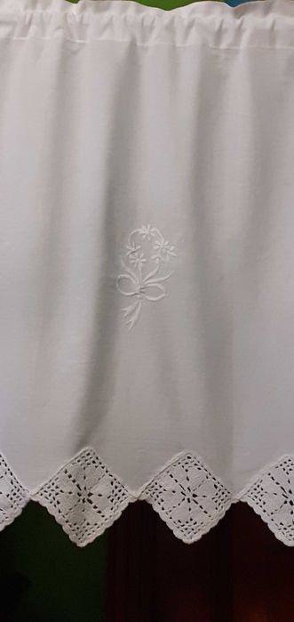 Firanka krótka lamberkin bawełniana z haftami i koronką