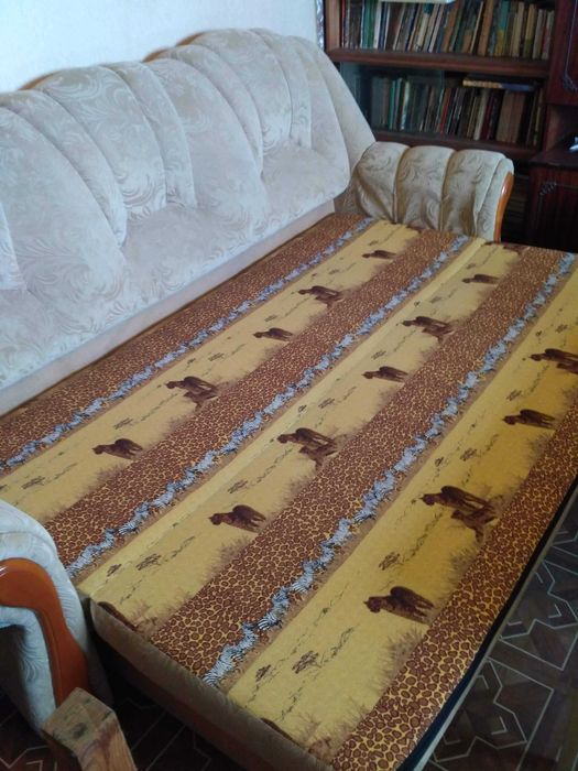 Диван прямой бежевый флис раскладной для гостиной удобный светлый