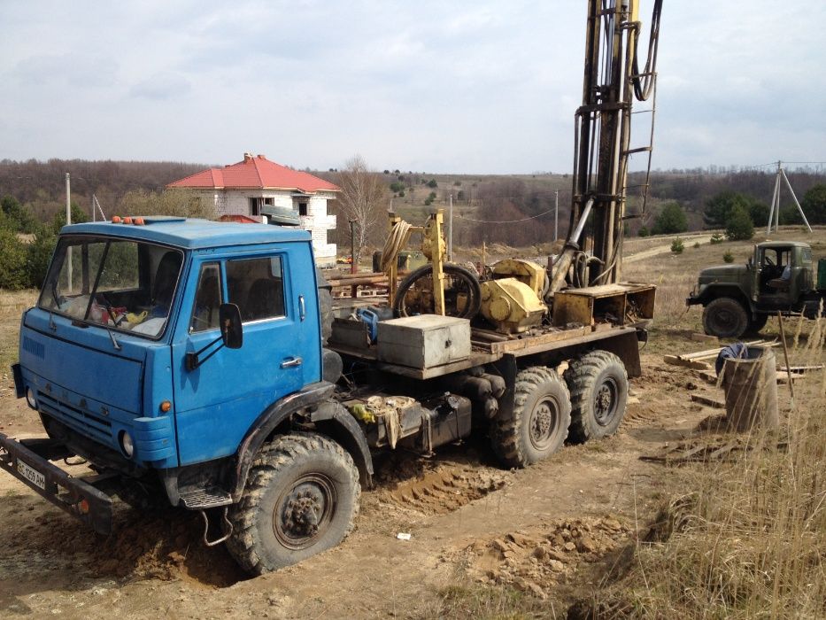 Буріння свердловин (скважин) на воду професійними буровими установками