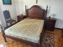Quarto de casal de madeira antigo