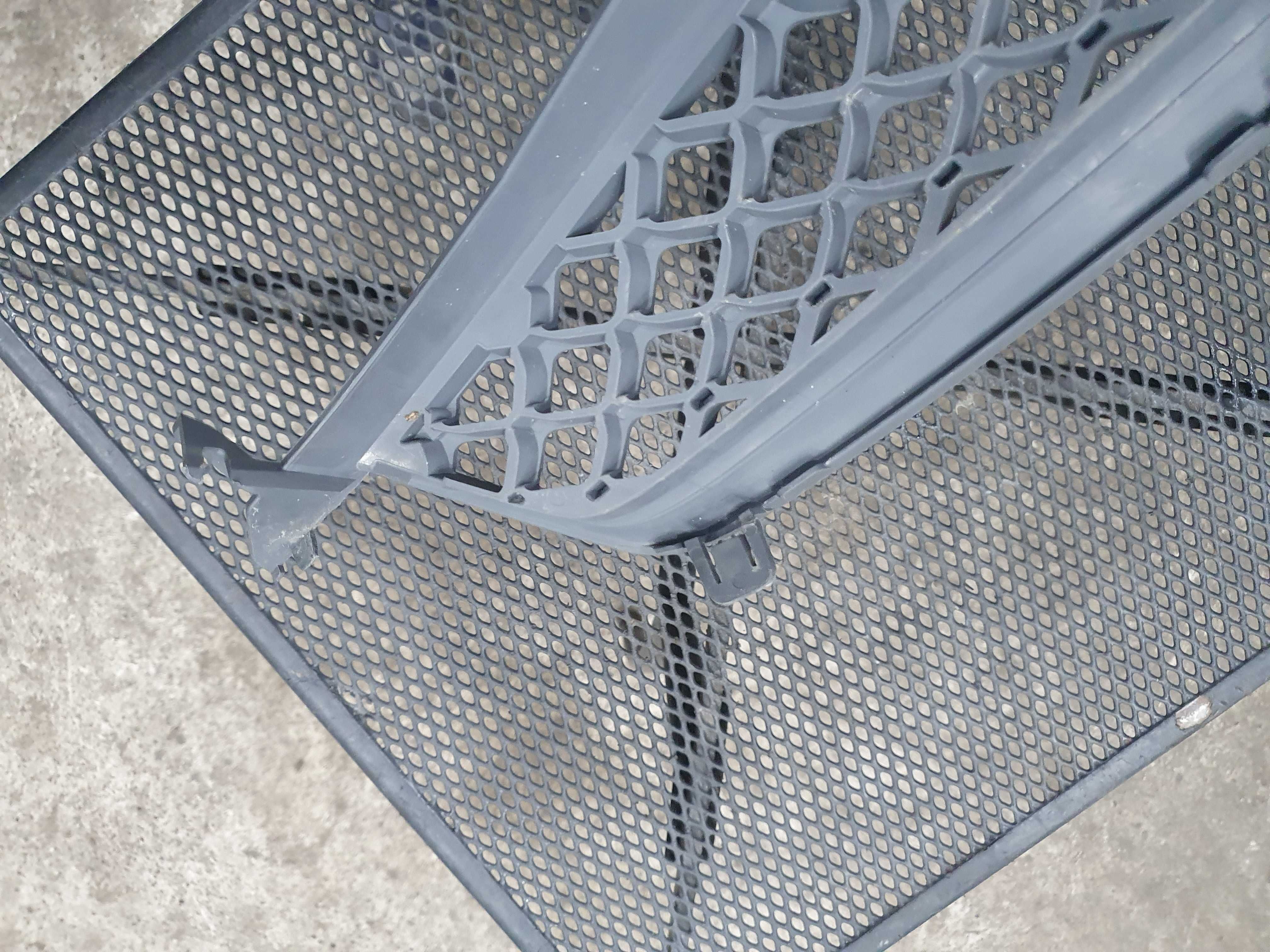 Grill atrapa znaczek Ford Fiesta mk6 lift oryginal