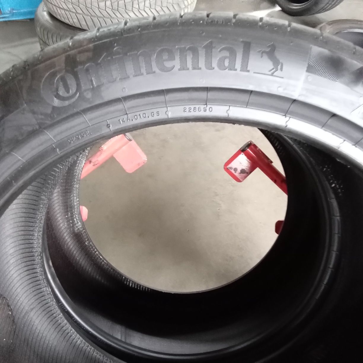 225/40 R 18 92Y XL x 2szt.