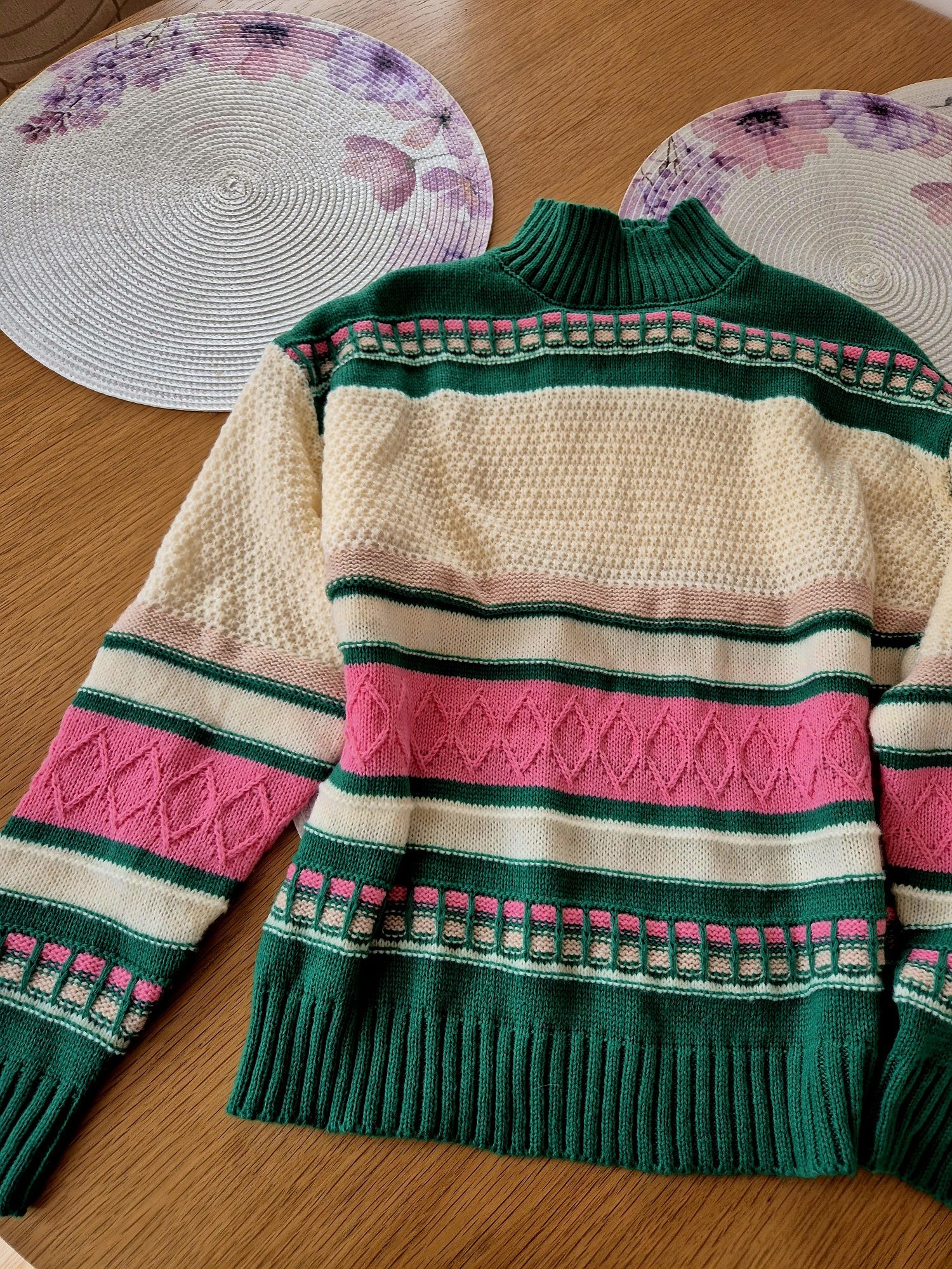 Kolorowy sweter nowy uroczy z golfem S/M