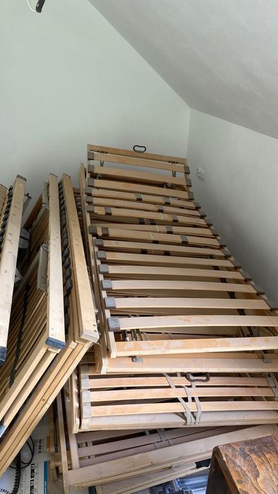 Stelaże pod materac – regulowane, elektryczne i manualne