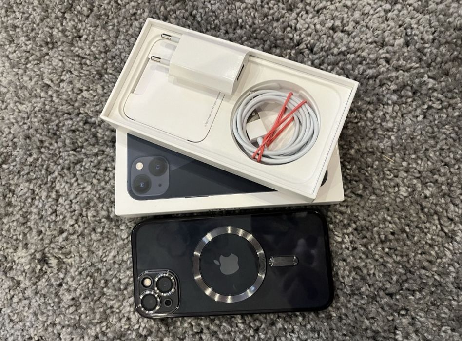 Продам Айфон 13 на 128гб