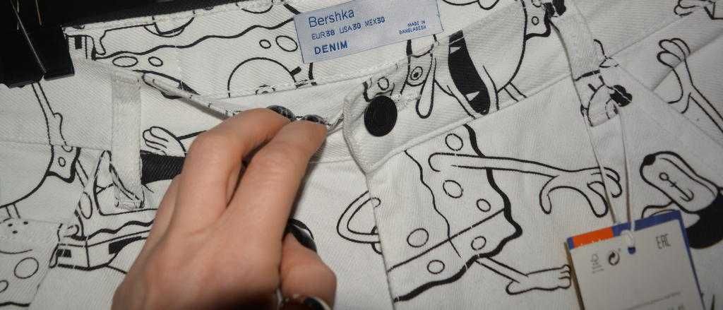 Jeansowe spodenki Sponge Bob Bershka 38