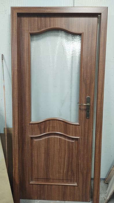 Drzwi wewnętrzne 80 z szybą i oscieznicą
